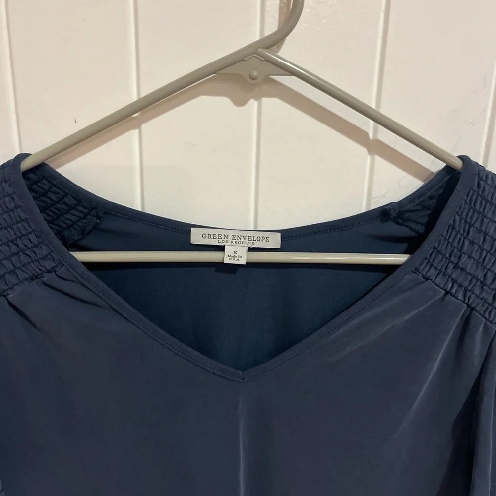 Navy Blue Women's Top Size Small Ruched Sleeve V-Neck EUC Casual - Picture 2 of 3